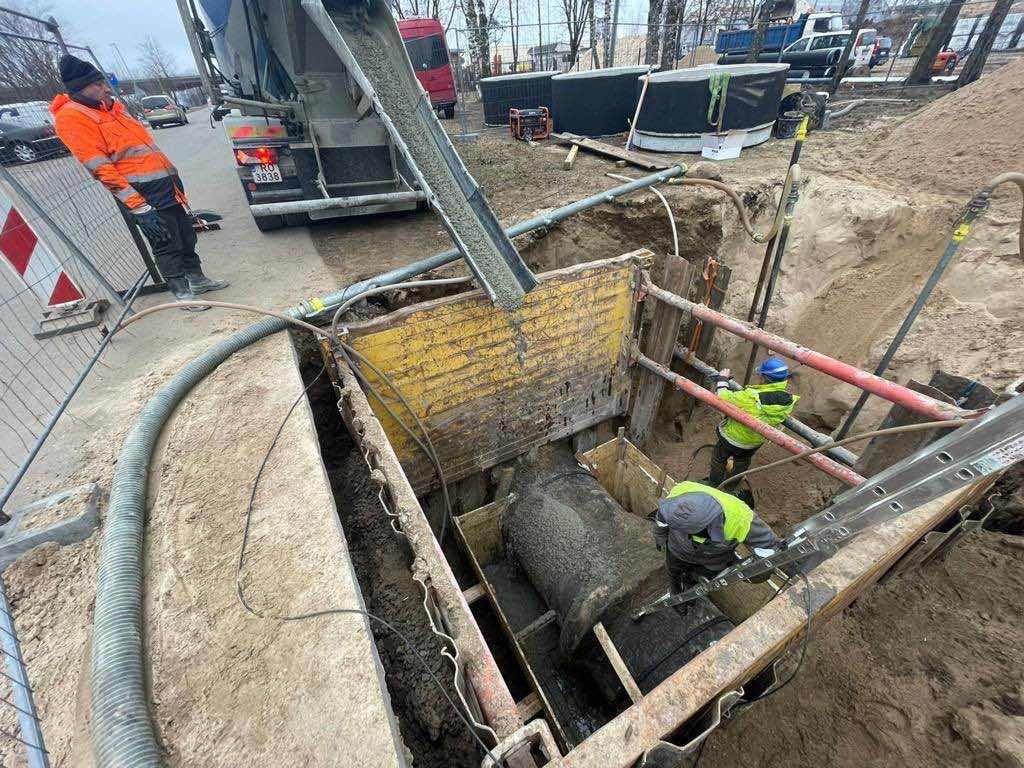 Infrastructure supervision on an active construction site