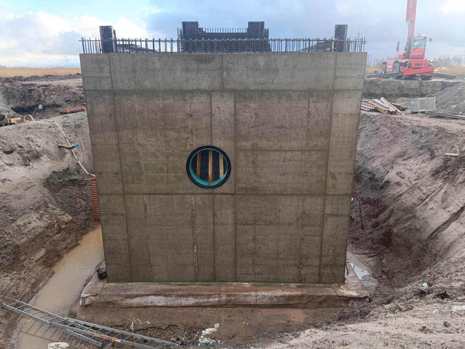 Concrete and formwork construction works, stage 6
