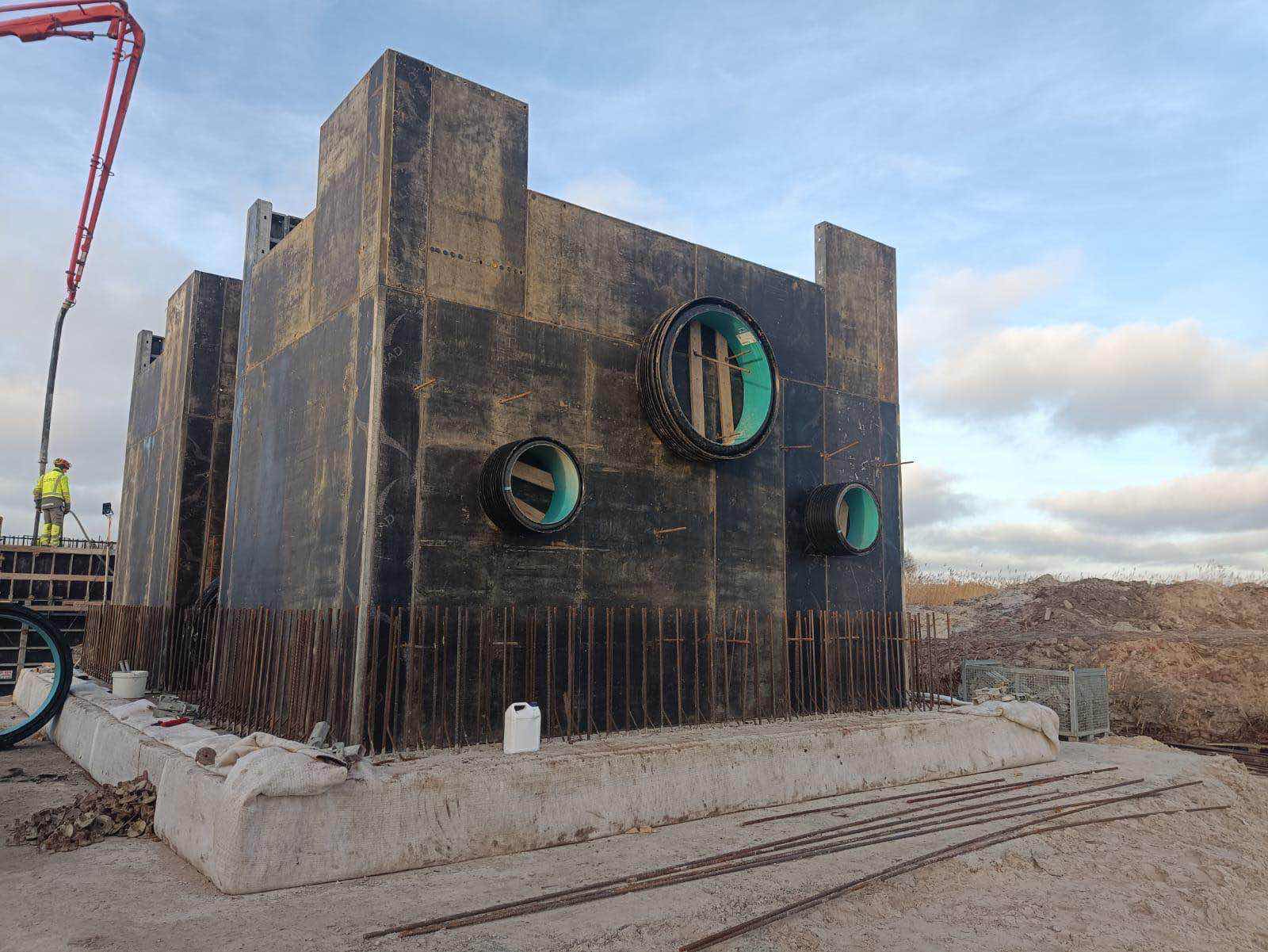 Concrete and formwork construction works, stage 9
