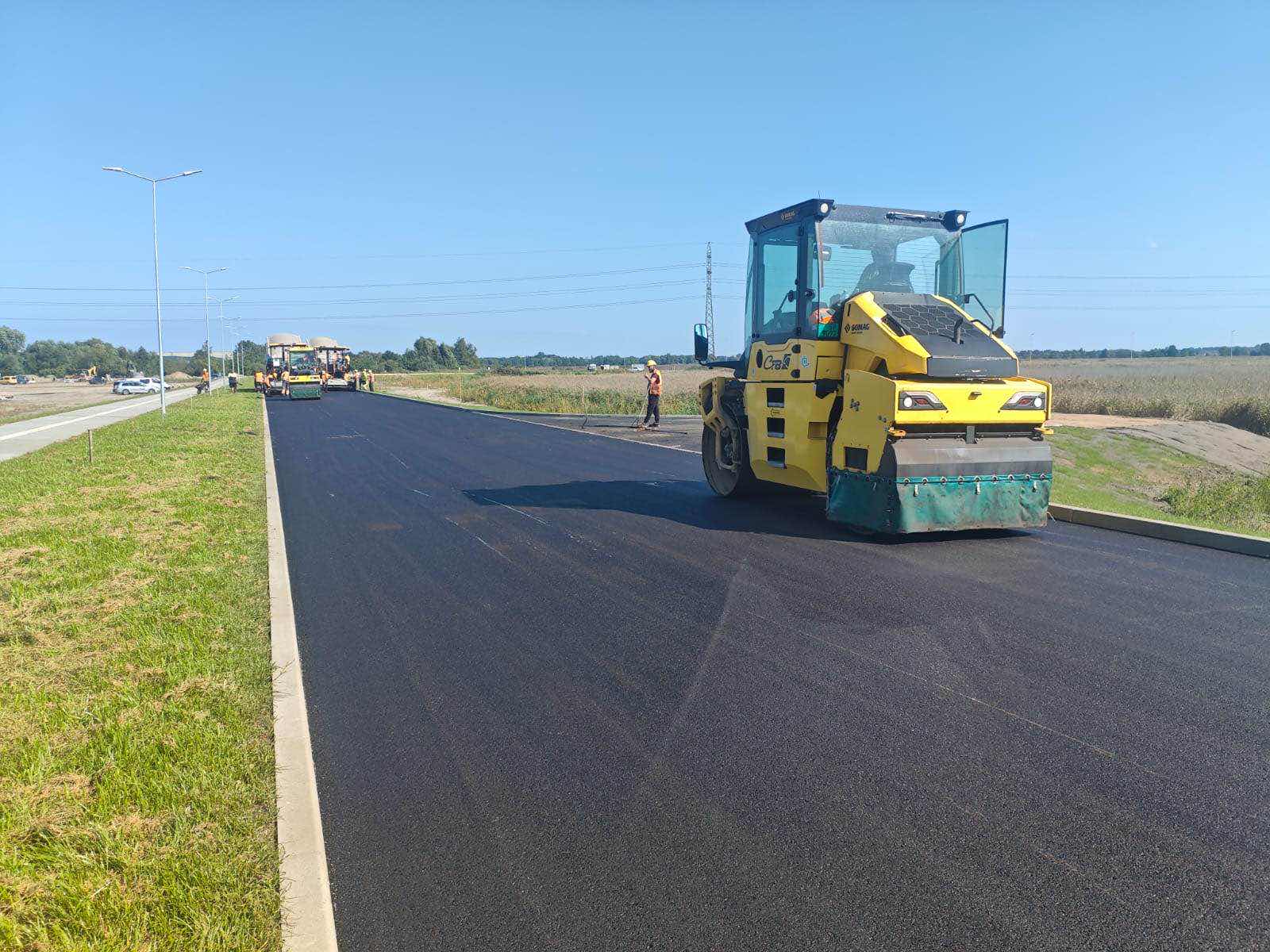 Construction site management for a road and utility package